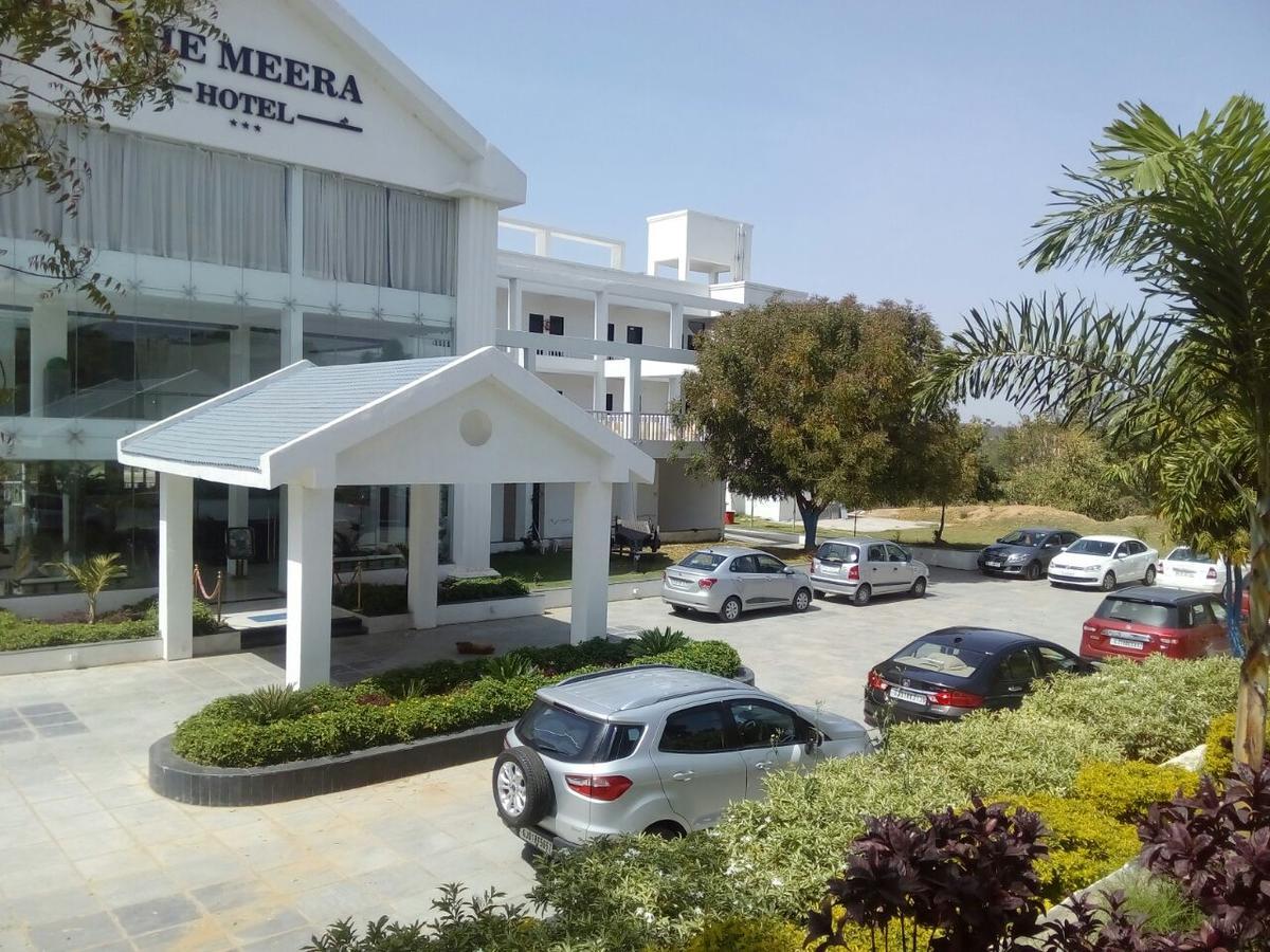 The Meera Hotel Derol Exteriör bild